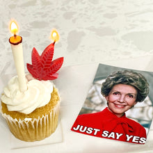 Cargar imagen en el visor de la galería, 420 Joint and Red Leaf Adult Cake Topper Candles